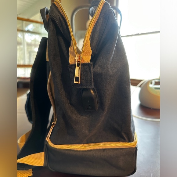 Momigo Breast Pump Backpack with Cooler - Picture 5 of 10